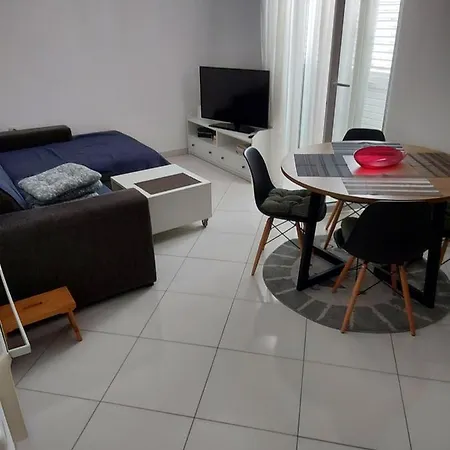 Apartment Style *